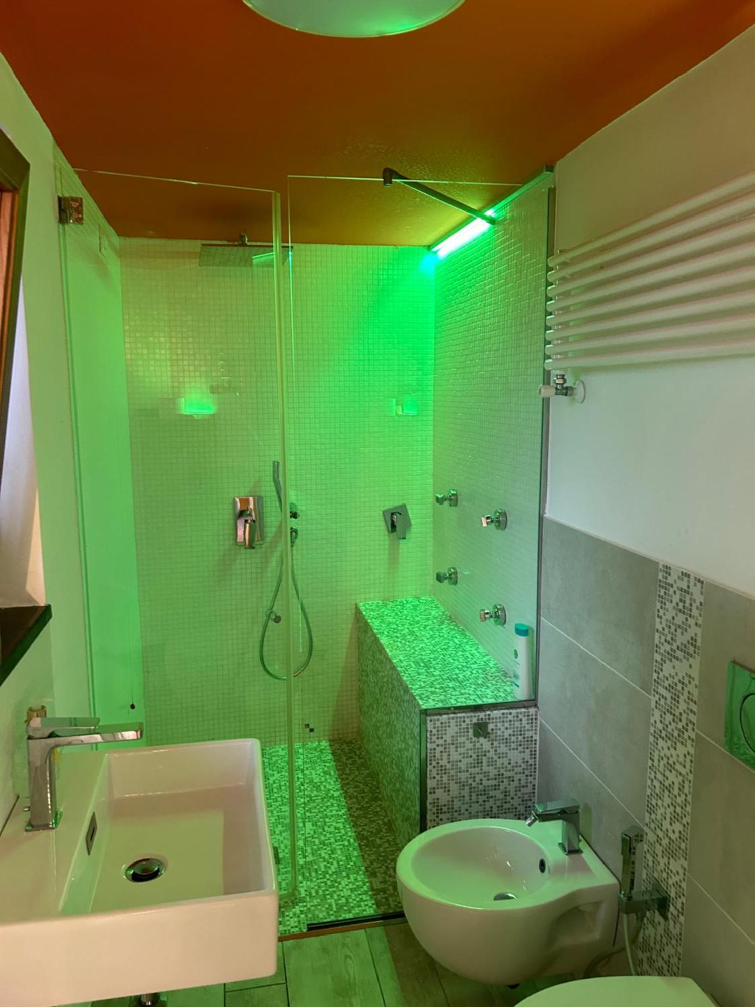 Estasi Di Cabiria Apartment Вараце Екстериор снимка